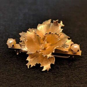 Giovanni Flower Gold Faux Pearl Brooch Vintage Signed Pin